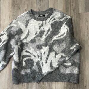 Fashion Nova Gray and White Crewneck Sweater